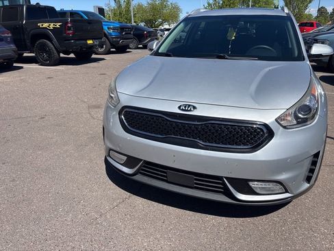 Used 2018 Kia Niro Touring image 2