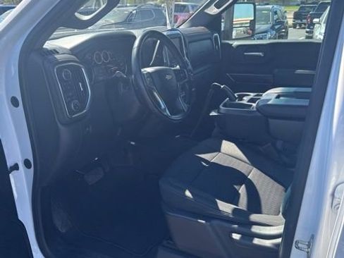 Used 2023 Chevrolet Silverado 2500 LT AWD/4WD image 9