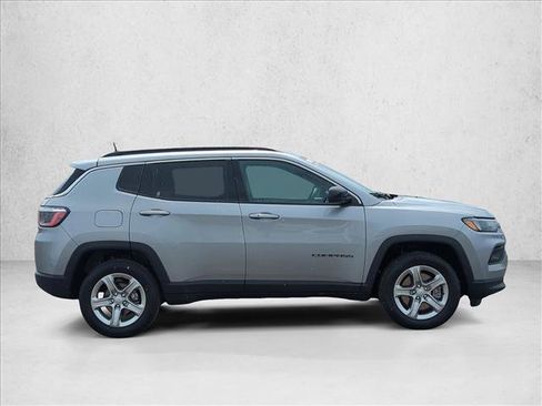 Used 2024 Jeep Compass Latitude AWD/4WD image 4