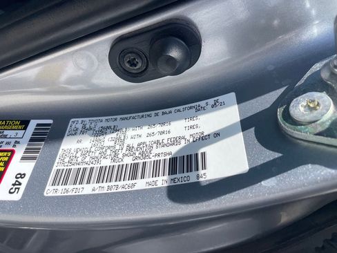 Used 2021 Toyota Tacoma TRD Off-Road w/ Technology Package AWD/4WD image 13