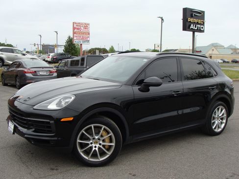 Used 2021 Porsche Cayenne AWD/4WD image 3