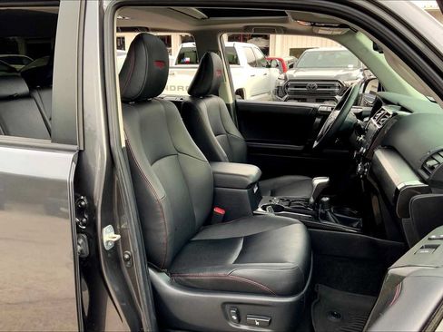 Used 2022 Toyota 4Runner TRD Off-Road Premium w/ Moonroof Package AWD/4WD image 8