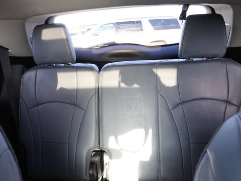 Used 2021 Buick Enclave Premium w/ Sun and Sites Package image 17