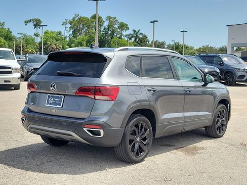 Certified 2024 Volkswagen Taos SE w/ Panoramic Sunroof Package FWD image 4