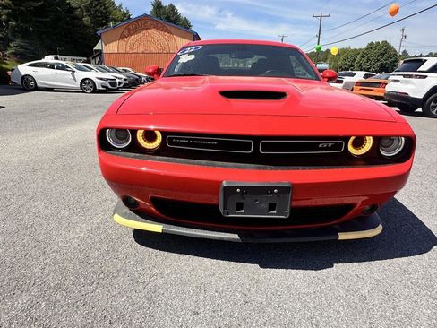 Used 2022 Dodge Challenger GT RWD image 3