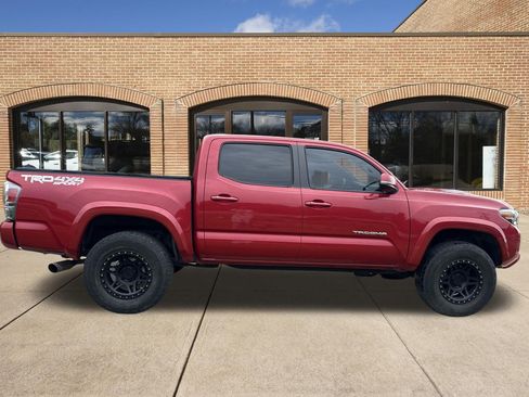 Used 2020 Toyota Tacoma TRD Sport AWD/4WD image 2