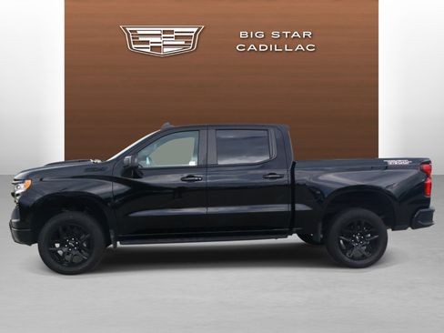 Used 2025 Chevrolet Silverado 1500 LT Trail Boss w/ Convenience Package II AWD/4WD image 2