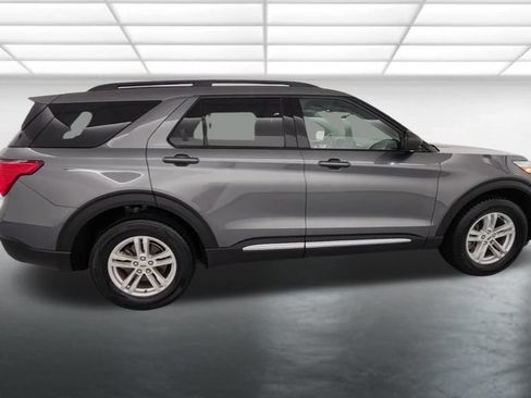 Used 2024 Ford Explorer XLT w/ Equipment Group 202A AWD/4WD image 9