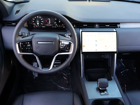 Used 2024 Land Rover Discovery Sport Dynamic SE image 18