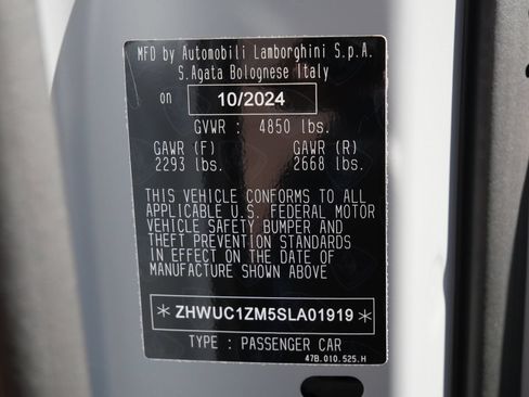 Used 2025 Lamborghini Revuelto AWD/4WD image 33