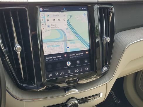 Certified 2024 Volvo XC60 B5 Plus AWD/4WD image 23