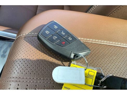 Used 2025 Chevrolet Suburban High Country image 14