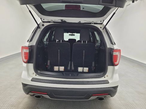 Used 2018 Ford Explorer XLT image 29
