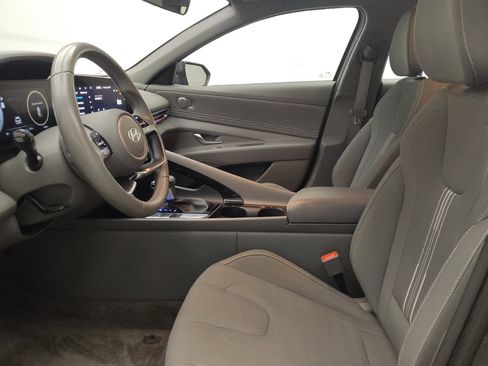 Used 2025 Hyundai Elantra SEL FWD image 17