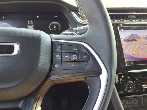 Certified 2023 Jeep Grand Cherokee Laredo w/ Luxury Tech Group I AWD/4WD image 22