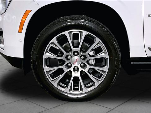 Used 2026 GMC Yukon XL Denali w/ Sun & Power Step Package AWD/4WD image 11