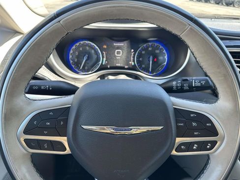 Used 2018 Chrysler Pacifica Limited w/ Tire & Wheel Group image 22