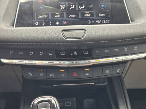 Used 2022 Cadillac XT4 Premium Luxury w/ Enhanced Visibility Package FWD image 23