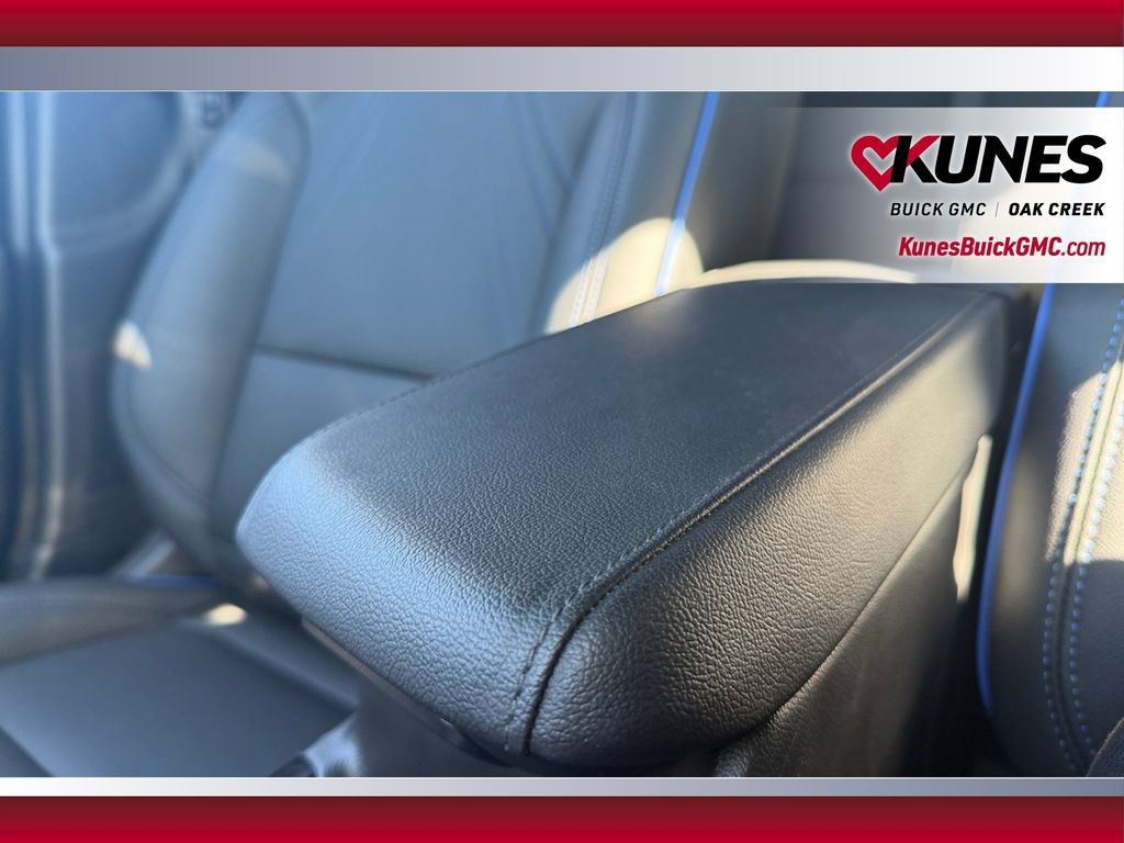 Used 2026 Buick Envista Sport Touring w/ Convenience I Package FWD image 31