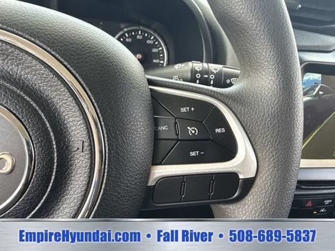 Used 2023 Jeep Renegade Latitude AWD/4WD image 28