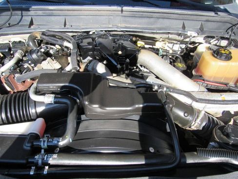 Used 2013 Ford F550 4x4 Crew Cab Super Duty w/ Payload Upgrade Pkg image 4