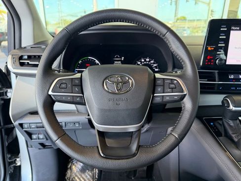 Certified 2021 Toyota Sienna XLE FWD image 25