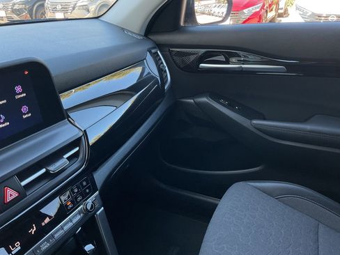 Used 2025 Kia Seltos S FWD image 32