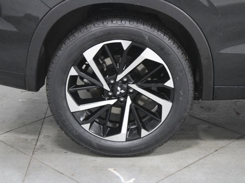 Used 2024 Mitsubishi Outlander SEL image 13