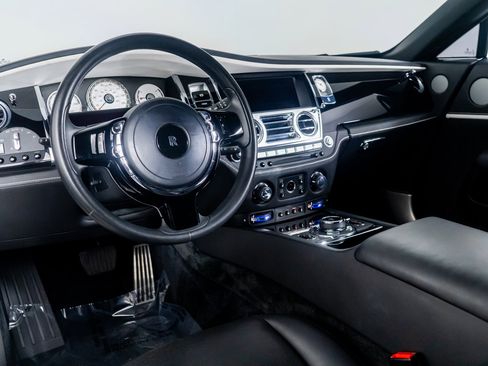 Used 2019 Rolls-Royce Wraith image 2