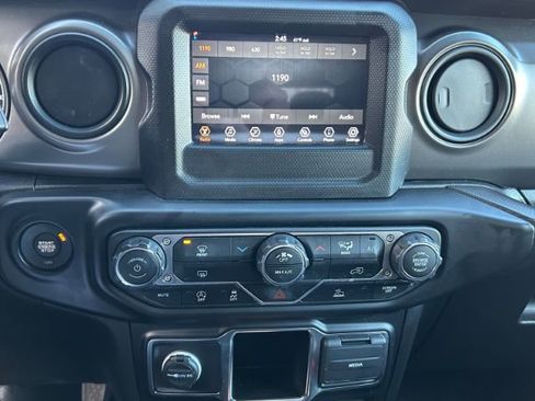 Used 2022 Jeep Gladiator Sport image 15