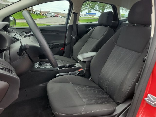 Used 2015 Ford Focus SE w/ Reverse Sensing Package FWD image 21