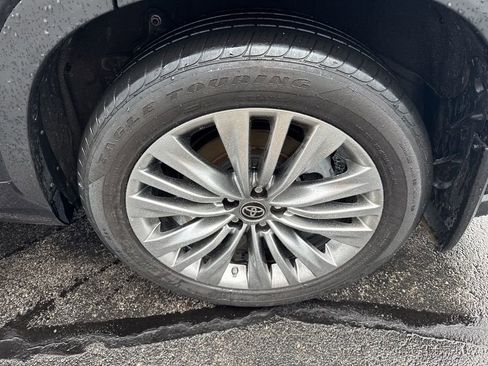 Used 2024 Toyota Highlander Platinum AWD/4WD image 26