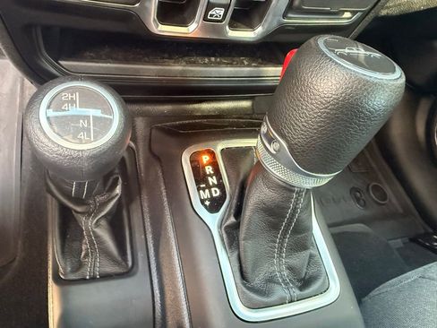 Certified 2025 Jeep Gladiator Sport image 19