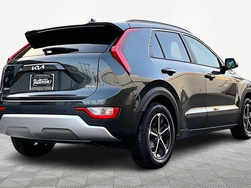Used 2023 Kia Niro EX image 2