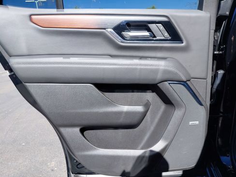 Used 2025 GMC Yukon Denali AWD/4WD image 22