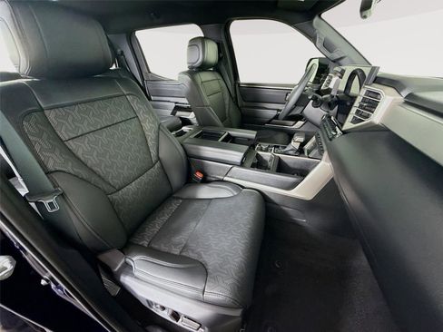 Used 2025 Toyota Tundra Limited AWD/4WD image 19