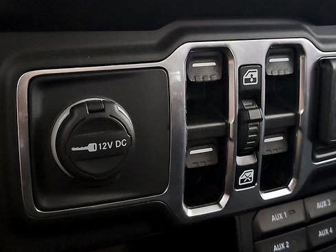 Used 2021 Jeep Gladiator Sport image 24