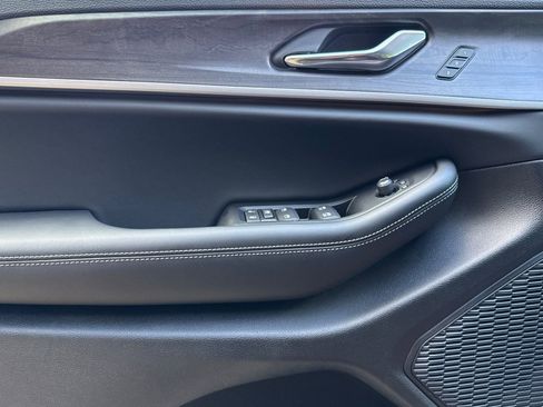 New 2025 Jeep Grand Cherokee L Limited w/ Black Appearance Package image 10