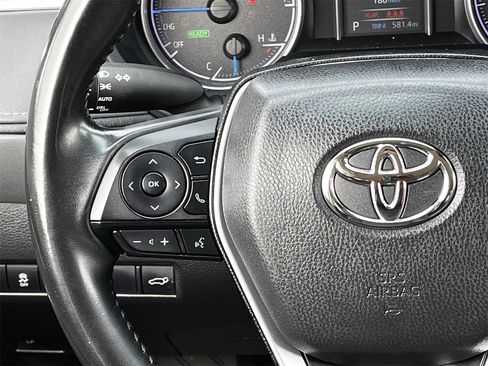 Used 2021 Toyota Venza LE image 12