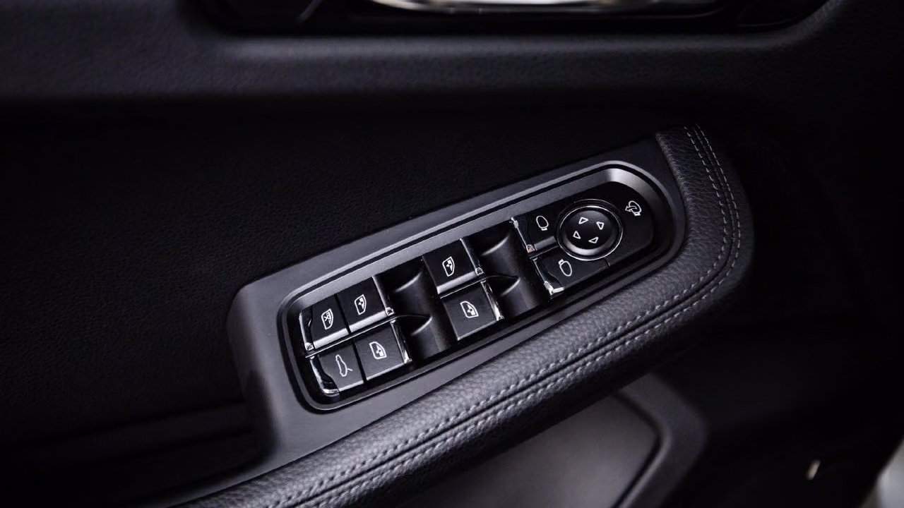 Certified 2026 Porsche Macan AWD/4WD image 22