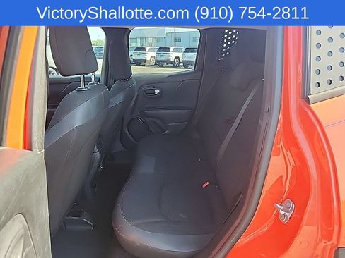 Used 2018 Jeep Renegade Altitude w/ Popular Equipment Group FWD image 18