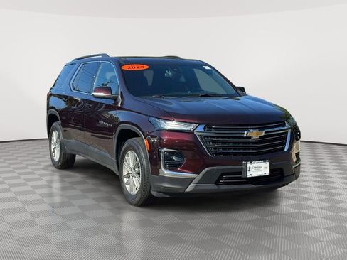 Used 2023 Chevrolet Traverse LT FWD image 1