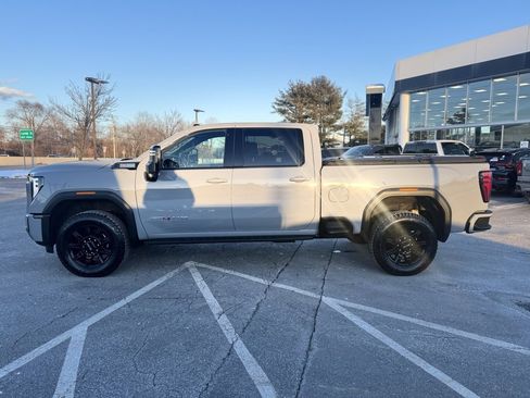 Used 2024 GMC Sierra 2500 AT4 w/ AT4 Premium Plus Package image 2