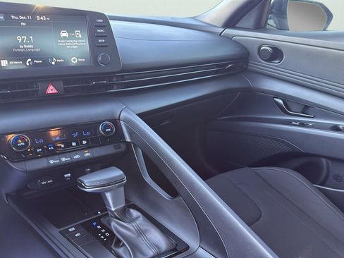 Used 2025 Hyundai Elantra Sport image 20