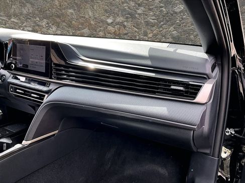 Used 2025 Toyota Camry SE FWD image 14