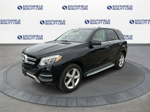 Used 2019 Mercedes-Benz GLE 400 4MATIC w/ Premium 2 Package image 2
