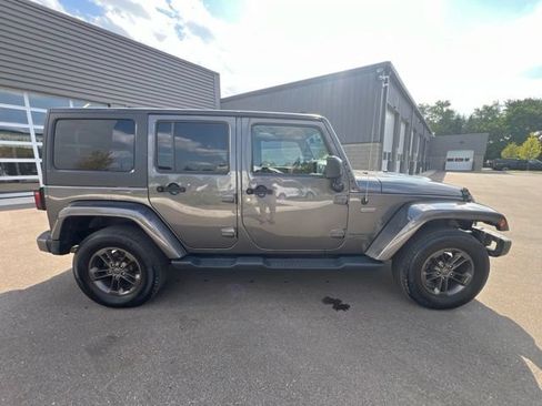 Used 2016 Jeep Wrangler Unlimited Sahara AWD/4WD image 4