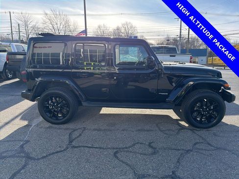 Used 2021 Jeep Wrangler Unlimited Sahara image 20