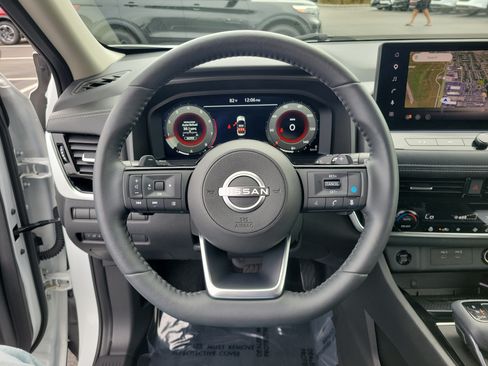 Used 2024 Nissan Rogue SL AWD/4WD image 21