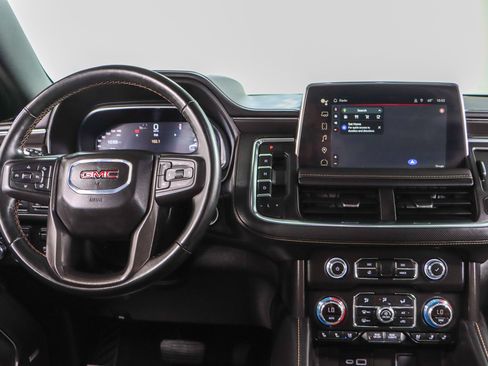 Used 2024 GMC Yukon XL AT4 w/ Technology Package AWD/4WD image 18